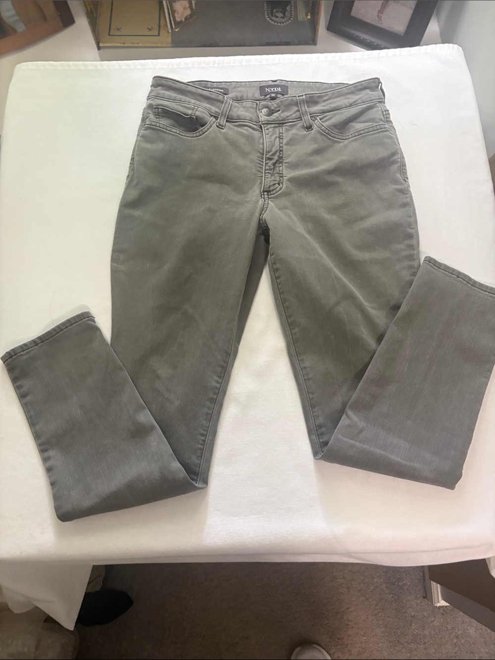 NYDJ Legging Jeans in Vintage Pewter Gray - 6P- Lift Tuck Technology
